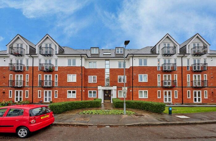1 Bedroom Flat To Rent In Parkview Close, St Albans, Herts AL1