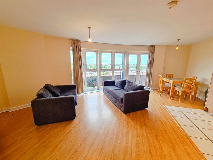 2 Bedroom Flat To Rent In Langtry Court, Lanadron Close, TW7