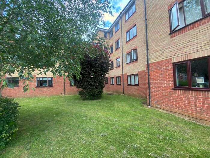 Apartment To Rent In Prestatyn Close, SG1