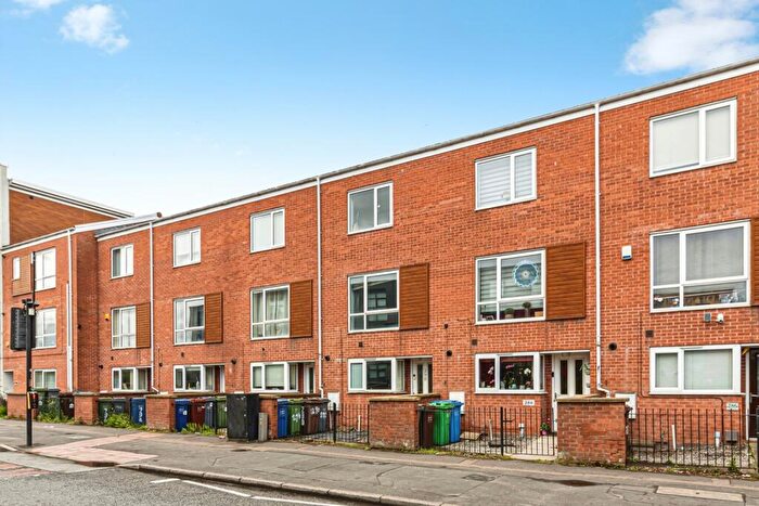 4 Bedroom Terraced House For Sale In Stockport Road, Manchester, M13