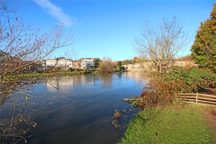 2 Bedroom Apartment To Rent In Chertsey, Surrey, KT16