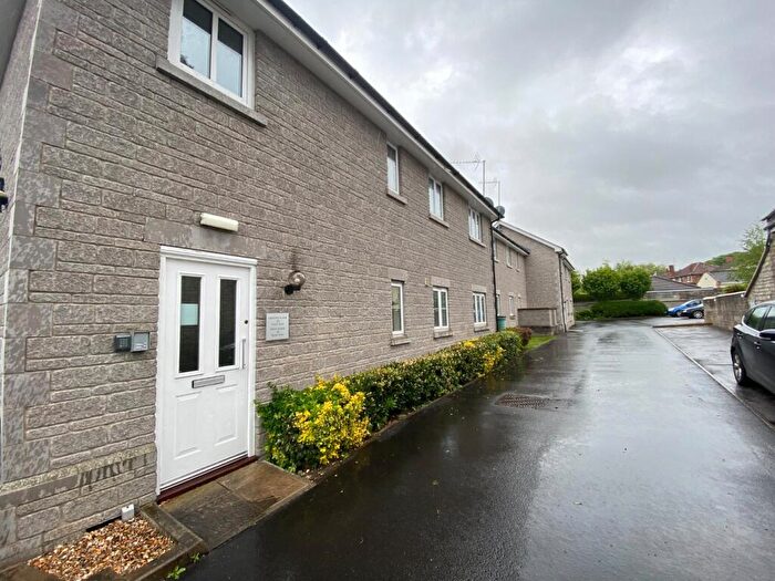 2 Bedroom Flat To Rent In Strode Road, Street, BA16