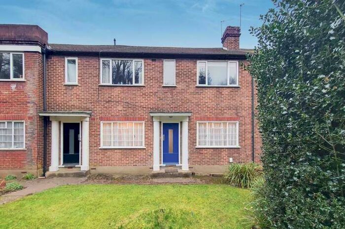 2 Bedroom Flat To Rent In Beckenham Lane, Bromley, BR2