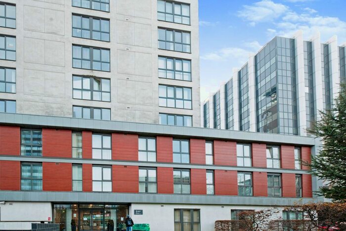 2 Bedroom Flat To Rent In Newport Road, Roath, Cardiff, CF24