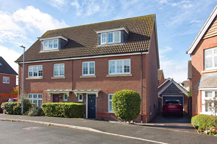 4 Bedroom Semi-Detached House For Sale In Corn Croft Lane, Devizes, Wiltshire, SN10