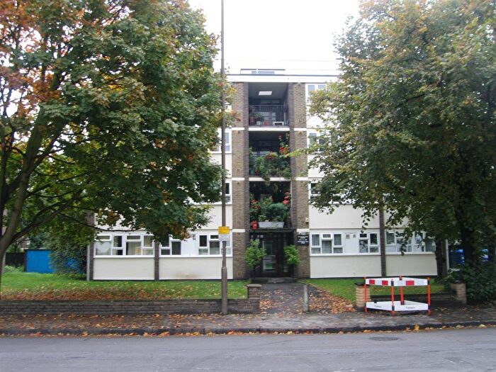 2 Bedroom Flat To Rent In Greenwich High Road, London, SE10