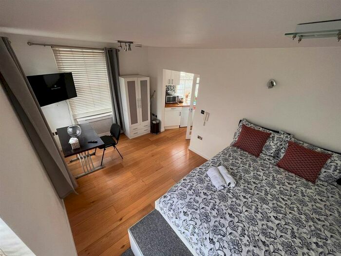 1 Bedroom Property To Rent In Caledonian Road, London, N1