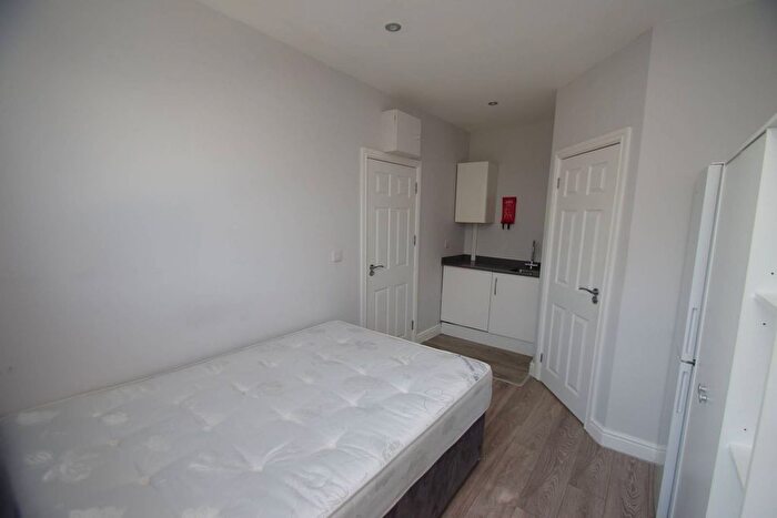 2 Bedroom Flat To Rent In Gladstone Road, Watford, WD17