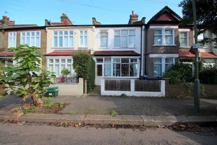 2 Bedroom Property To Rent In Clifton Park Avenue, London, SW20