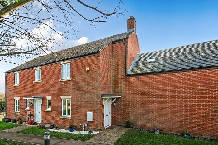 3 Bedroom Semi Detached House For Sale In Stockbridge Close, Clifton, Shefford, SG17