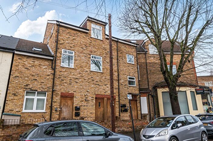 1 Bedroom Flat For Sale In Clifton Road, Isleworth, TW7