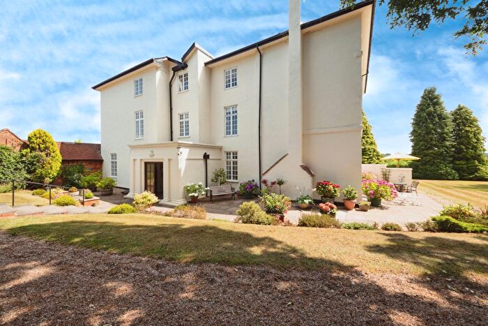 2 Bedroom Flat For Sale In Birmingham Road, Henley-In-Arden, B95