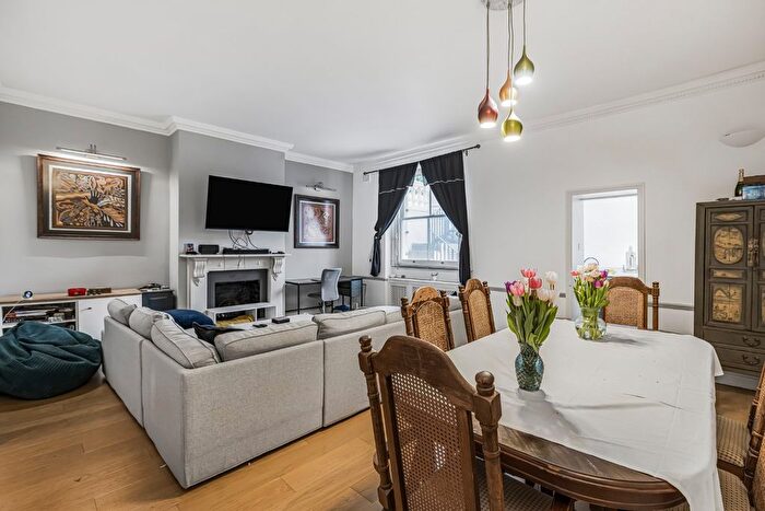 3 Bedroom Flat For Sale In Inverness Terrace, Bayswater, London, W2
