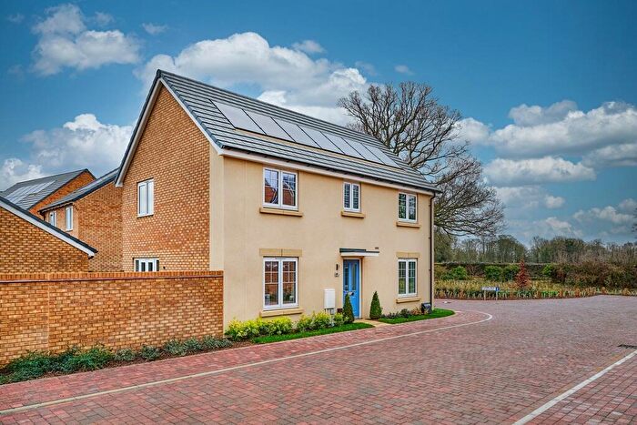 4 Bedroom Detached House For Sale In The Avenue Overstone Northants, NN6