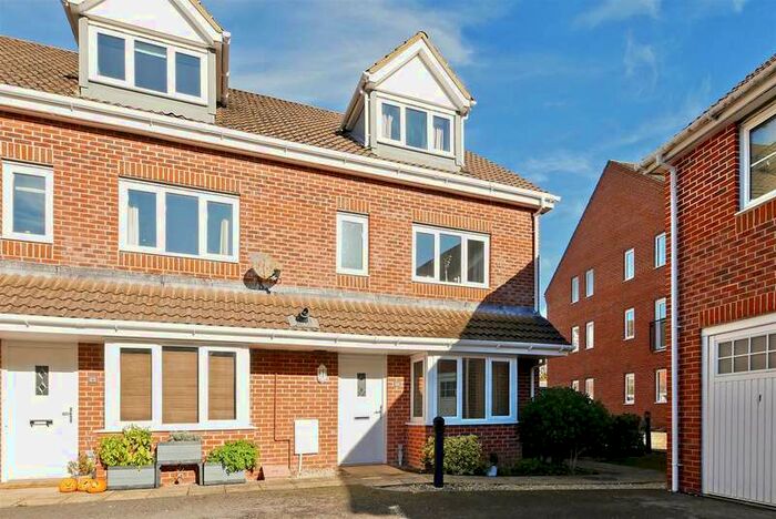 1 Bedroom Flat To Rent In Graylingwell Drive, Chichester, PO19