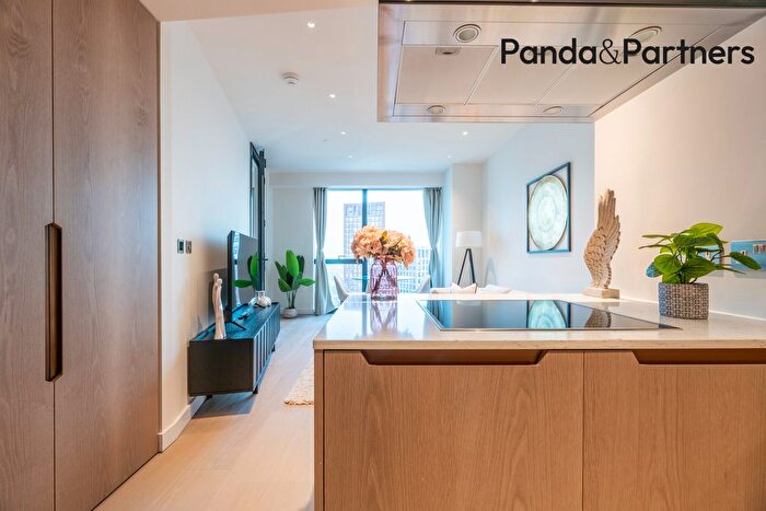 1 Bedroom Flat To Rent In River Park Tower, One Thames City, Nine Elms Lane, Vauxhall, London, SW8