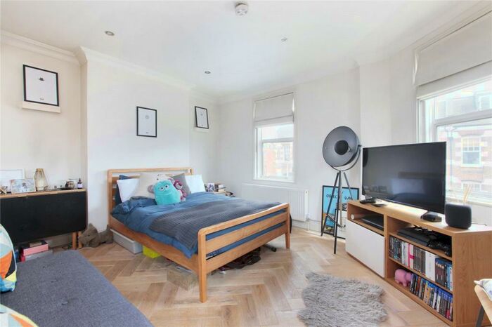 Studio To Rent In St John's Road, Battersea, London, SW11