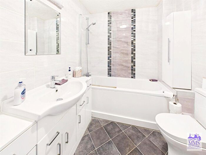 2 Bedroom Terraced House For Sale In Moss Way, Dartford, DA2