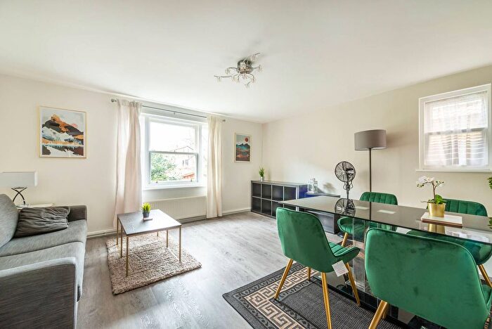 1 Bedroom Flat To Rent In Pembridge Gardens, Notting Hill Gate, London, W2
