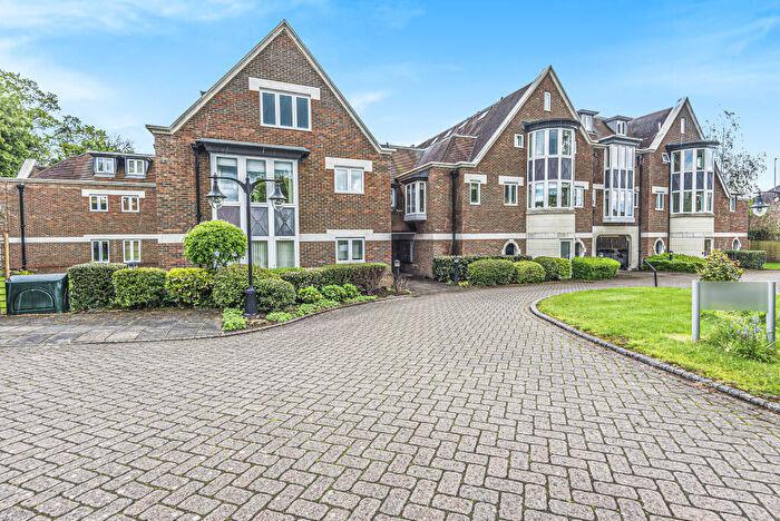 2 Bedroom Flat For Sale In Kentwyns Place, Kentwyns Drive, Horsham, RH13