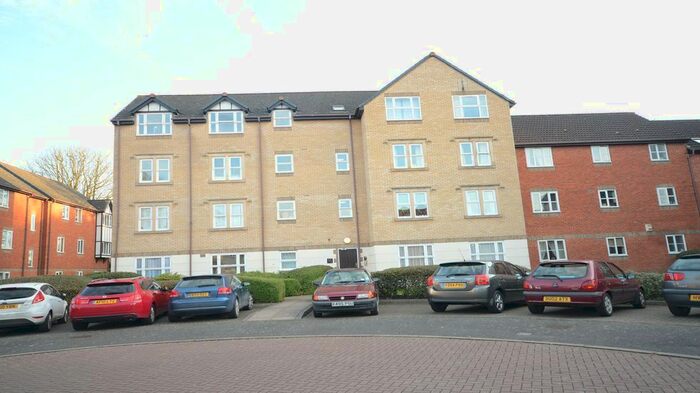 2 Bedroom Flat To Rent In Rembrandt Way, Reading, RG1