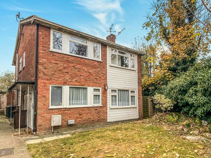 2 Bedroom Flat To Rent In Edgefield Close, Dartford DA1