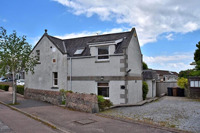 4 Bedroom Detached House To Rent In Newlands Crescent, Aberdeen, AB10