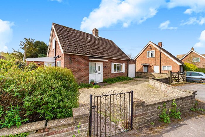 2 Bedroom Chalet For Sale In The Ridgeway, Nettlebed, RG9