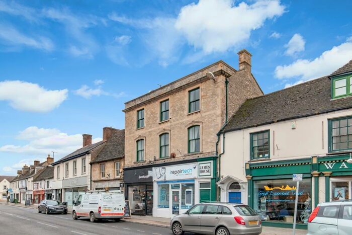 Apartment To Rent In High Street, Witney, OX28