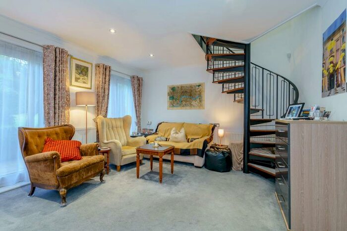 2 Bedroom Apartment To Rent In Watford Road, HA6