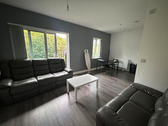 2 Bedroom Flat For Sale In Chapel Gardens, Liverpool, Merseyside, L5