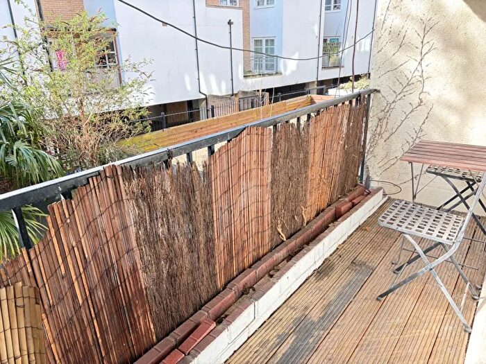 1 Bedroom Flat To Rent In Very Near Finborough Road Area, West Brompton, SW10