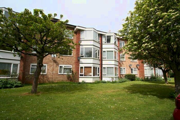 2 Bedroom Flat To Rent In Durrington Gardens, The Causeway, Goring-By-Sea, Worthing, BN12