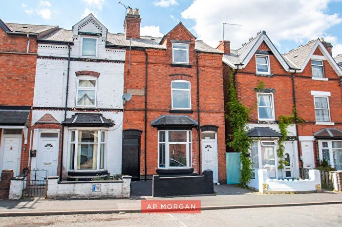 4 Bedroom End Terrace House For Sale In Mount Pleasant, Redditch, Worcestershire, B97