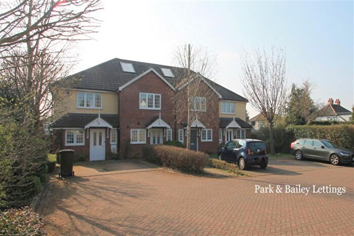 2 Bedroom House To Rent In Bedroom Terraced House In Caterham On The Hill, CR3