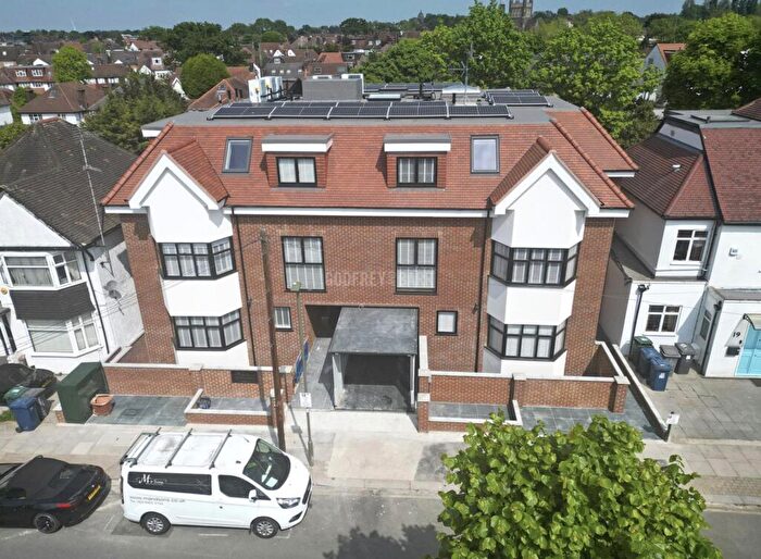 2 Bedroom Apartment To Rent In Beechcroft Avenue, Golders Green, NW11