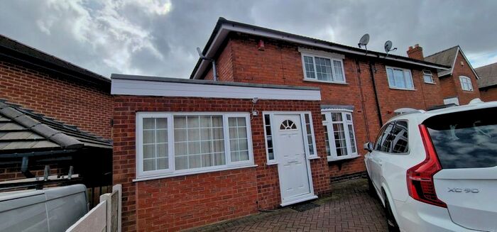 4 Bedroom Semi-Detached House To Rent In Jerome Road, Walsall, WS2