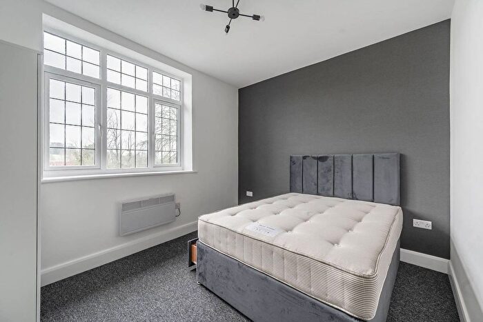 Studio To Rent In High Street, Bushey, WD23