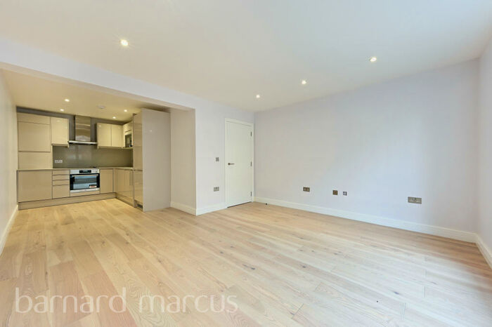 1 Bedroom Apartment To Rent In Cromwell Road, Kingston Upon Thames, KT2