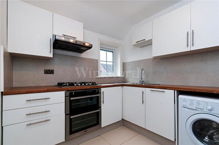 2 Bedroom Apartment To Rent In Temple Grove, London, NW11