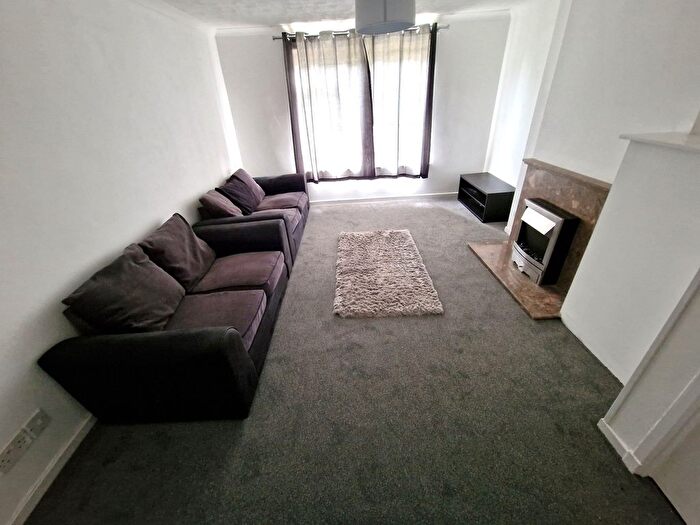 2 Bedroom Flat To Rent In Magdalene Gardens, Edinburgh, EH15