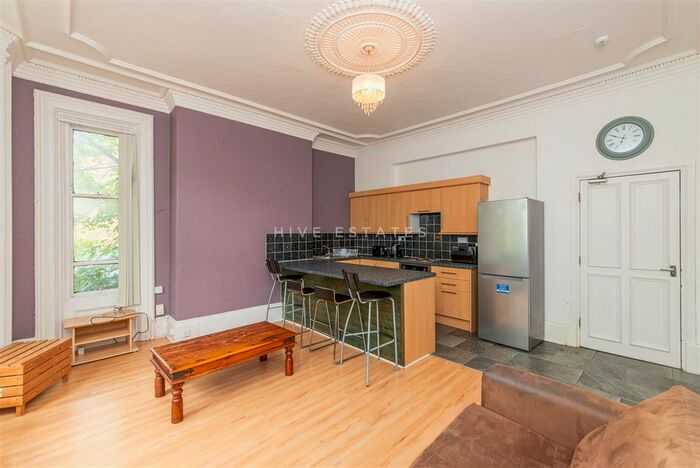 2 Bedroom Flat To Rent In Grosvenor House, Jesmond, Newcastle Upon Tyne, NE2