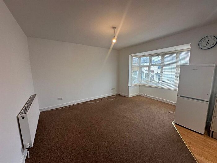 2 Bedroom Flat To Rent In Gillard Road, Bristol, BS15