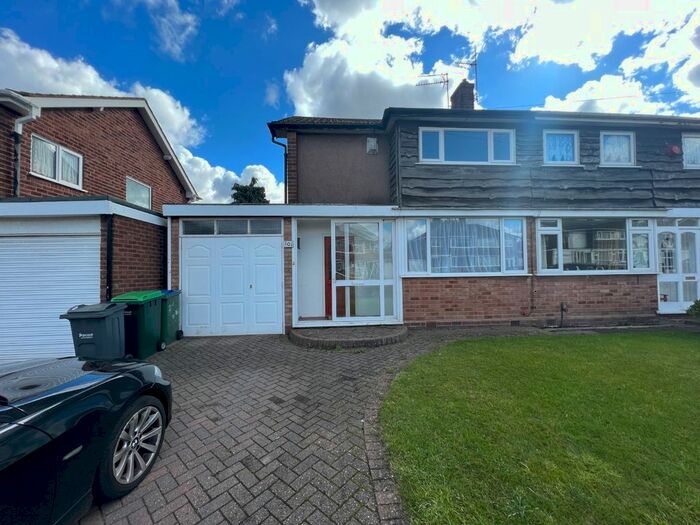 3 Bedroom Semi-Detached House To Rent In Theodore Close, Oldbury, West Midlands, B69