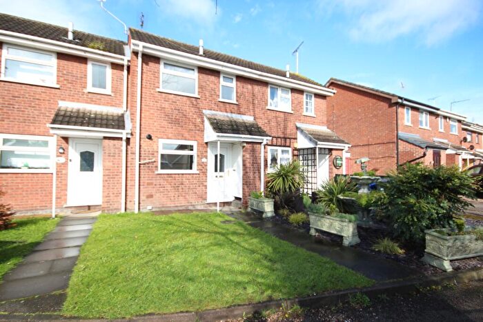 2 Bedroom Town House To Rent In Eton Close, Staffordshire, Burton Upon Trent, DE14
