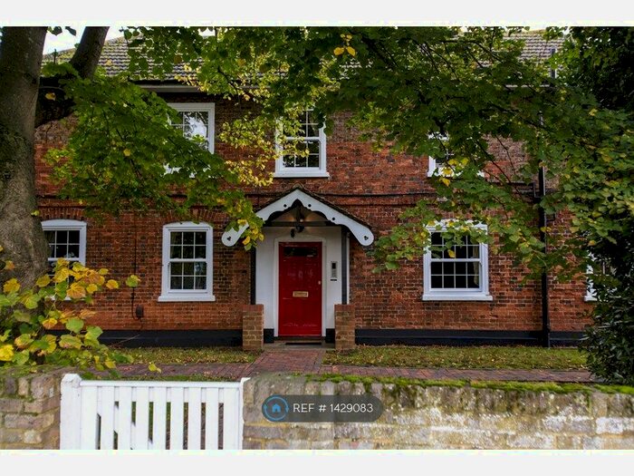 1 Bedroom Flat To Rent In Charlton Road, Shepperton, TW17