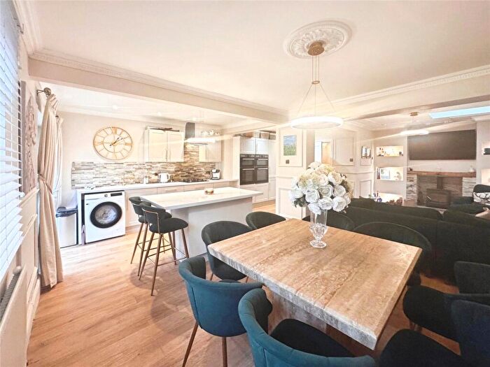 3 Bedroom Bungalow For Sale In Capel Close, Gillingham, Kent, ME8