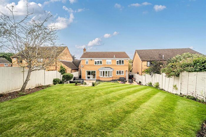4 Bedroom Detached House For Sale In Acorn Way, Silverstone, NN12
