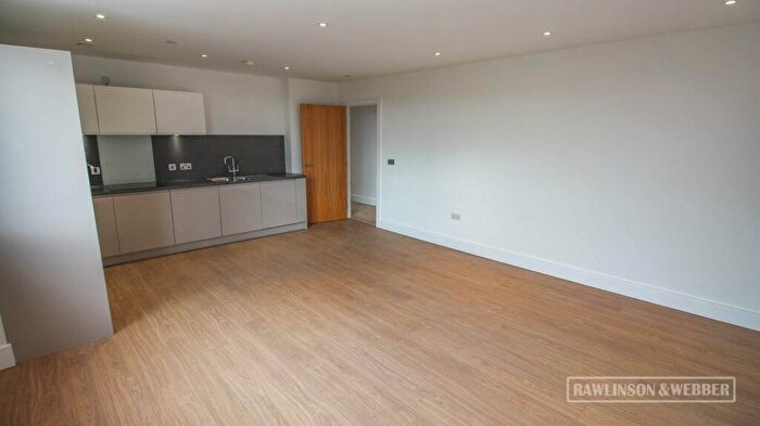 2 Bedroom Apartment To Rent In Pemberton Road, East Molesey, KT8