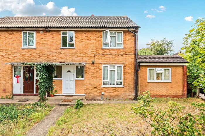 4 Bedroom Semi Detached House For Sale In Mcleod Road, Abbey Wood, SE2